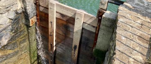 Une nouvelle porte à mer pour le Moulin du Prat